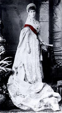 Елизавета Федоровна (в придворном платье)