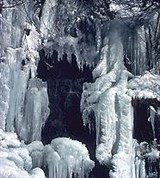 Йеллоустонский национальный ПАРК (замерзший водопад)