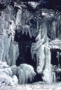 Йеллоустонский национальныйп парк (замерзший водопад)