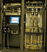 Мейнфрейм (IBM System z9, с открытыми передними дверцами)