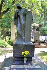 Могила Е. Б. Вахтангова (Новодевичье кладбище)