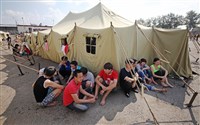 Палаточный лагерь для мигрантов в Москве (2013)