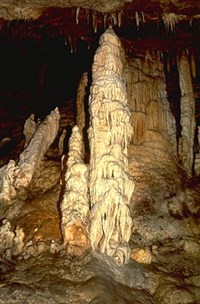 Сталагмиты (пещеры в Техасе, 2)