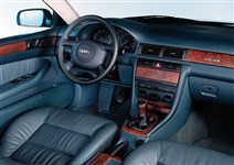 Audi A6 Avante салон автомобиля с механической коробкой передач
