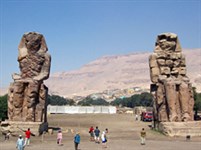 Аменхотеп III (колоссы Мемнона)