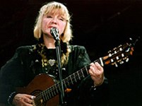 Бичевская Жанна (с гитарой)