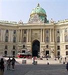 Вена (Хофбург со стороны Михаэлерплац)