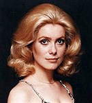 Денев Катрин (в черном платье)