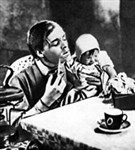 Дом в сугробах (кадр из фильма)