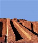 Зиккурат (у подножия)