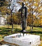 Мандельштам Осип Эмильевич (памятник во Владивостоке)