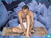 Массаж подушечками больших пальцев под щиколотками