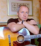 Нопфлер Марк (с гитарой)