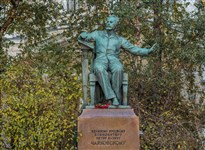 Памятник П.И. Чайковскому работы Мухиной