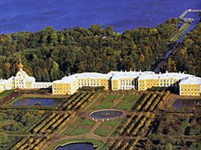 Петродворец (общий вид на резиденцию и море)