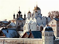 Покровский монастырь (зимой)