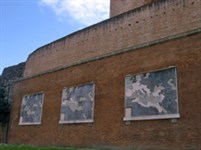 Рим (стены базилики Максенция)