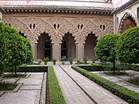 Сарагоса (дворик дворца Альхаферия)