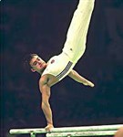 Спортивная гимнастика (упражнение на брусьях)