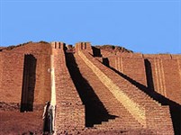 УР (реконструкция зиккурата)