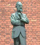 Шоу Джордж Бернард (памятник в Дублине)