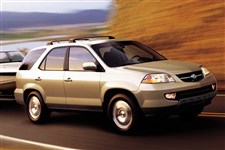 Acura MDX в движении по горной дороге