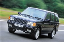 Land Rover Range Rover на дороге