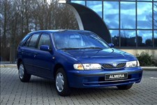 Nissan Almera вид спереди сбоку