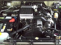 Nissan Patrol вид подкапотного пространства