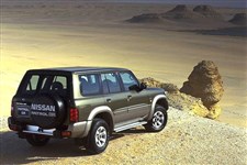 Nissan Patrol вид сзади сбоку