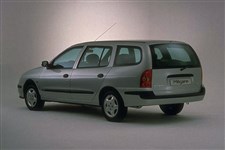 Renault Megane вид сзади сбоку