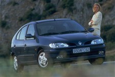 Renault Megane вид спереди сбоку