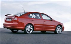 Skoda Octavia (Octavia RS, вид сбоку сзади)