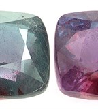 Александрит (разные условия освещения)