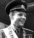 Гагарин Юрий Алексеевич (в парадном кителе)