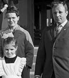 Гагарин Юрий Алексеевич (проводы дочери в первый класс)