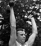 Гагарин Юрий Алексеевич (упражнения с гантелями)