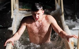 Крещенские купания в проруби (2013)