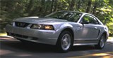 Ford Mustang вид сбоку в движении