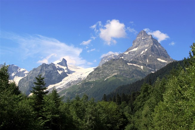 Гора белалакая Домбай фото