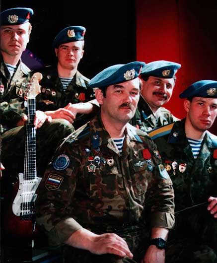 голубые береты в небе. небо августа голубые береты. небо августа голубые береты. воздушно десантные войска вдв россии. голубые береты фильм 1979.