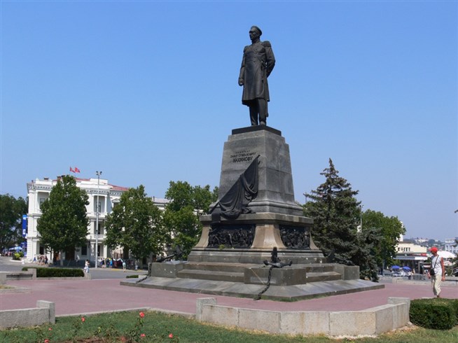 Памятник нахимову в севастополе фото