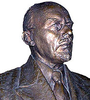 АЛЕХИН Василий Васильевич (скульптурный портрет)