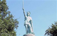 АРМИНИЙ (монумент германцам)