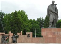 Айни Садриддин (памятник в Душанбе)