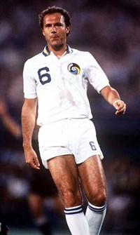 Беккенбауэр Франц (на поле)