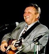 Берковский Виктор (с гитарой)