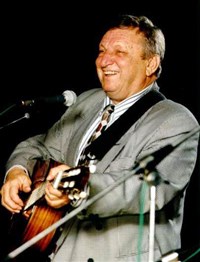 Берковский Виктор Семенович (с гитарой)