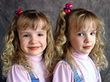 Близнецы (девочки)