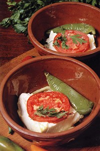 Брынза в глиняных горшочках